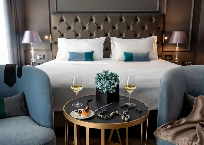 La Place Hotel